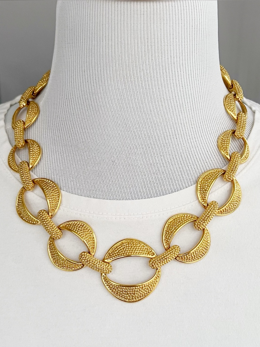 Vintage Napier Bold Gold Tone Textured Link Collar Choker Necklace